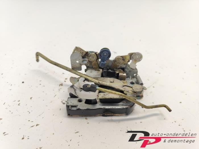 Deurslot Mechaniek 4Deurs links-voor van een Daihatsu Young, Auto-onderdelen, Carrosserie en Plaatwerk, Gebruikt, Daihatsu, -