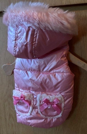 Kleine hond - luxe jasje P-Pet - S -capuchon faux fur -nieuw, Ophalen of Verzenden, Nieuw, Hondenjas
