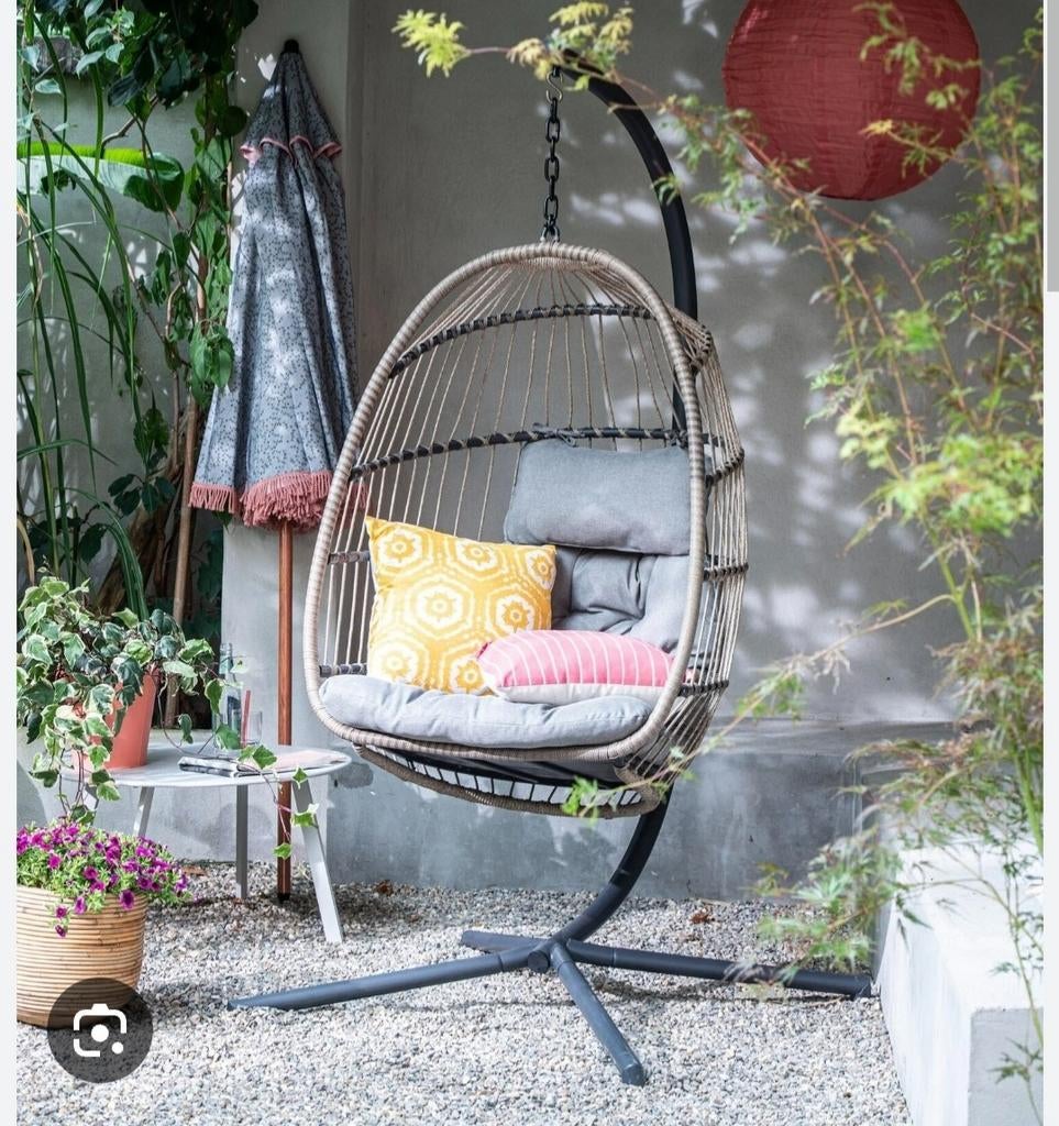 Comfortabele hangstoel met standaard voor buiten, Ophalen of Verzenden, Gebruikt, Wicker