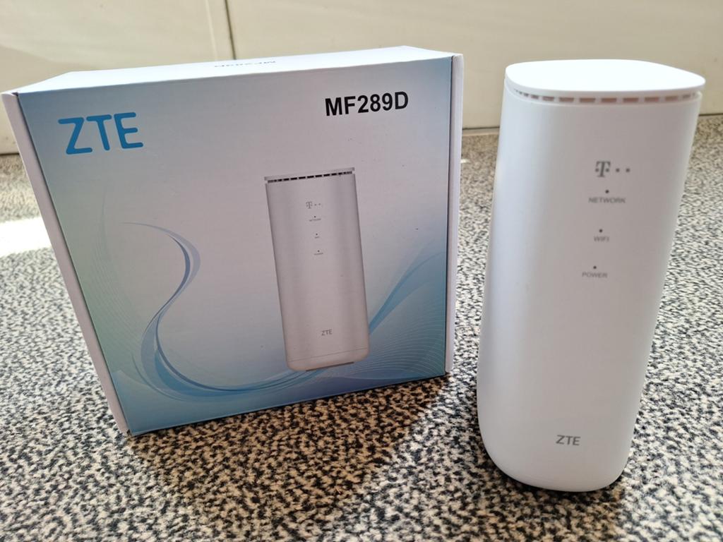 ZTE MF289D 4G LTE Router met modem - Zo goed als nieuw, Computers en Software, Routers en Modems, Ophalen, Zo goed als nieuw, Router met modem