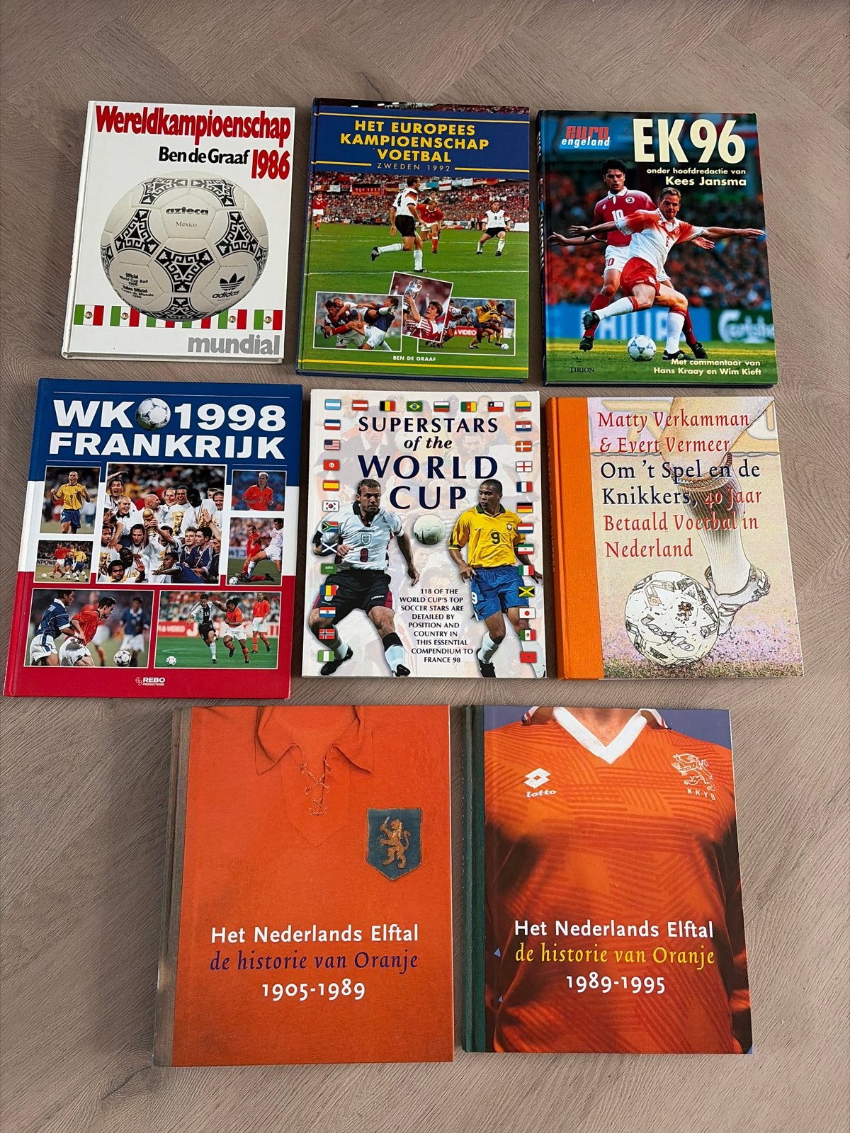 Voetbalboeken: WK, EK en Oranje Geschiedenis, Ophalen of Verzenden, Zo goed als nieuw, Balsport