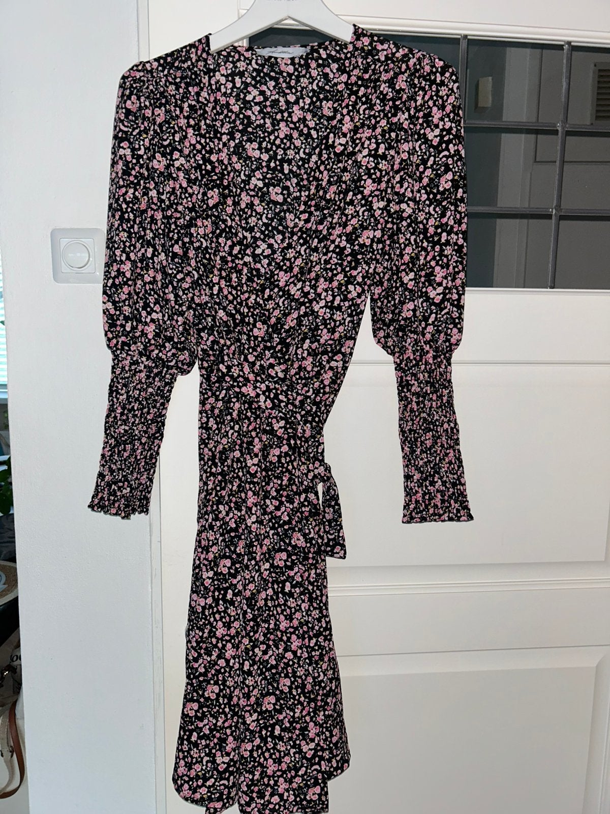Korte ( overslag)jurk Ambika maat L nieuw, Kleding | Dames, Jumpsuits, Ophalen of Verzenden, Zo goed als nieuw, Maat 38/40 (M)