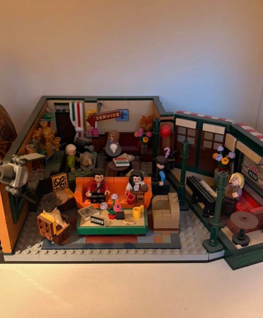 LEGO Friends Central Perk 21319, Lego, Friends, Ophalen of Verzenden, Zo goed als nieuw