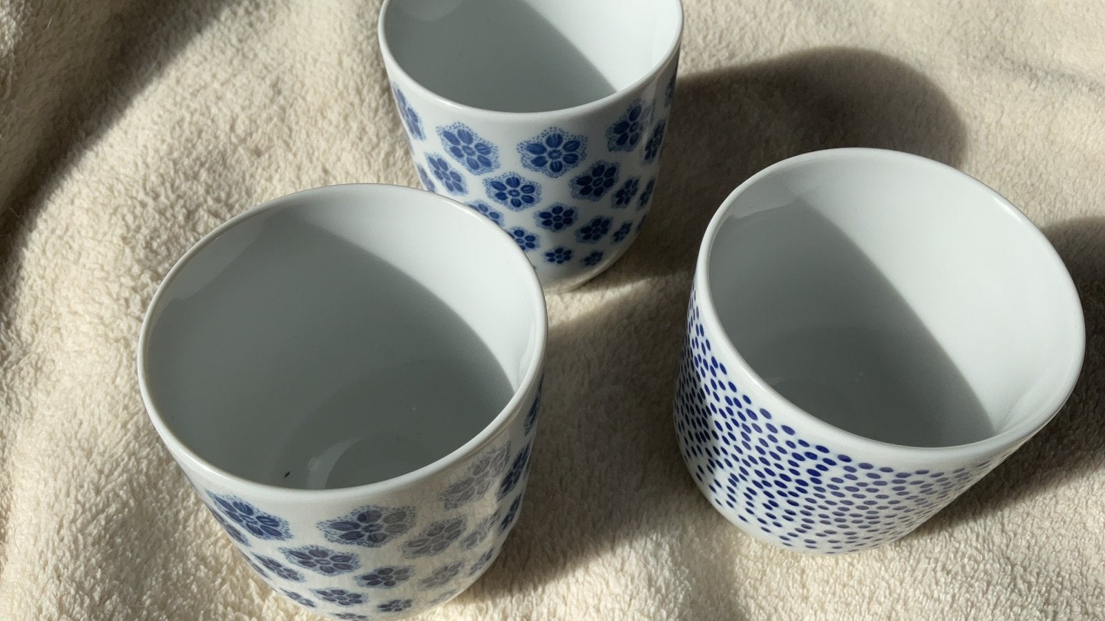 IKEA 3 blauw/wit bekers / mokken, Gebruikt, Ophalen of Verzenden, Overige stijlen, Kop(pen) en/of Schotel(s)