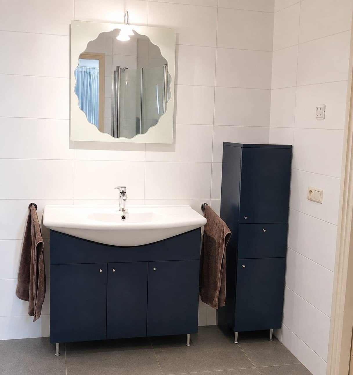 Badmeubel set, kastje en spiegel , mengkraan met douche set, Huis en Inrichting, Badkamer | Badkamermeubels, Ophalen, 25 tot 50 cm