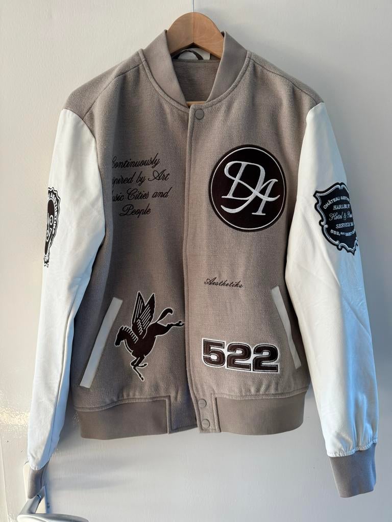 Gaaf baseball/varsity jack maat S van Daily Aesthetikz, Ophalen of Verzenden, Zo goed als nieuw, Beige
