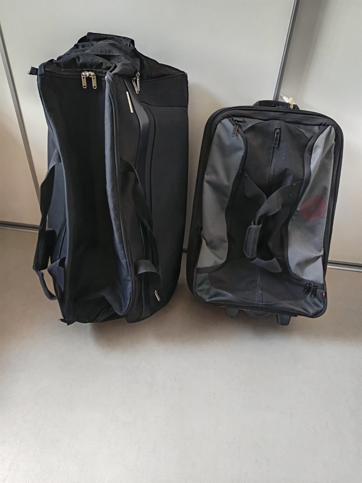 2 grote reistassen/koffers €50 per stuk Delsey en Levi's, Ophalen, Zwart, Zo goed als nieuw, 60 tot 80 cm
