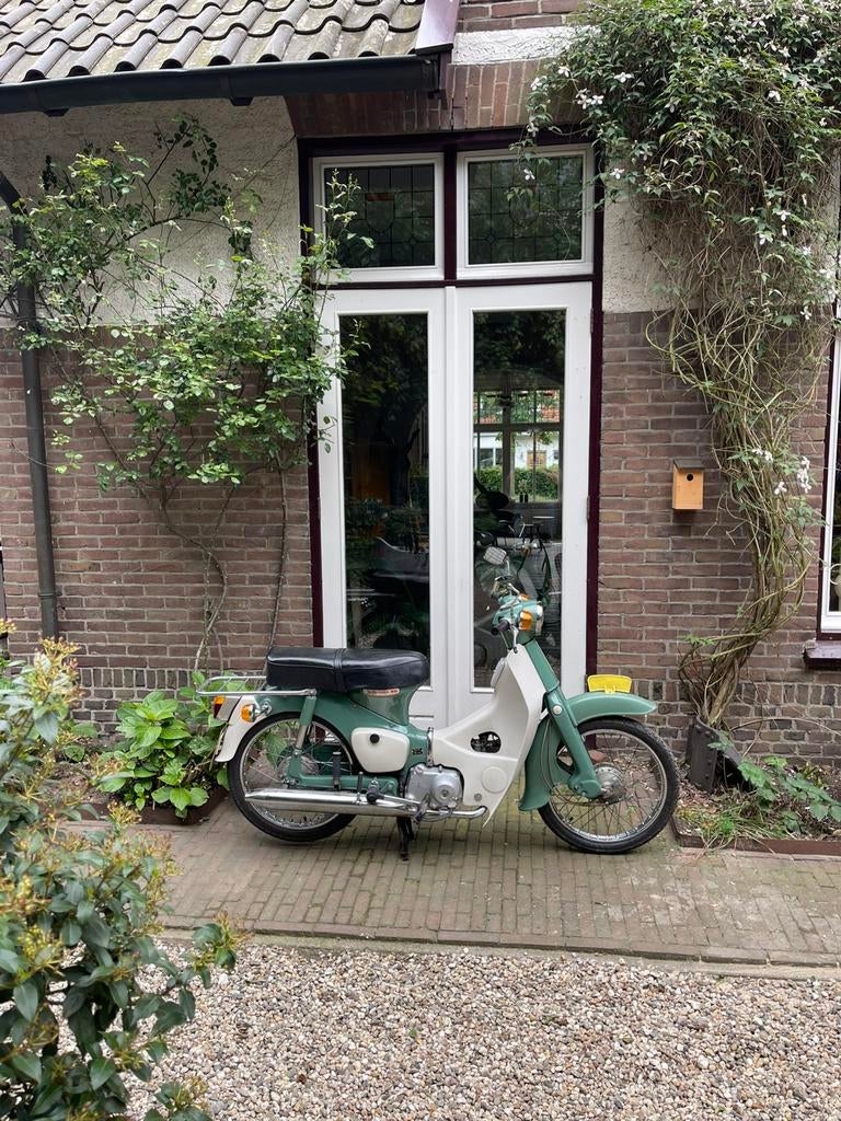 Honda C50 OT NL-uitvoering in unieke staat!, Fietsen en Brommers, Ophalen, Overige modellen, Maximaal 45 km/u, Zo goed als nieuw