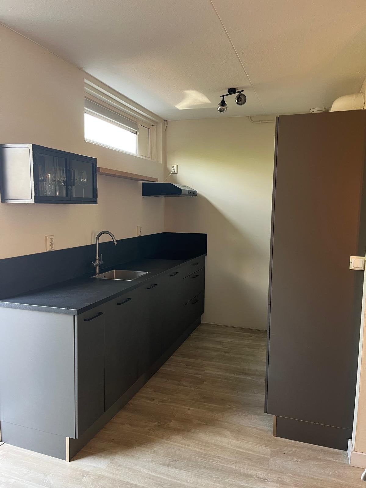 Moderne complete keuken | Circa 3 jaar oud, Ophalen, Overige materialen, Zwart, Dubbelwandige keuken