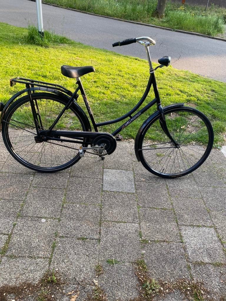 Zwarte Wellington omafiets, Fietsen en Brommers, Fietsen | Dames | Omafietsen, 56 cm of meer, Ophalen, Zo goed als nieuw