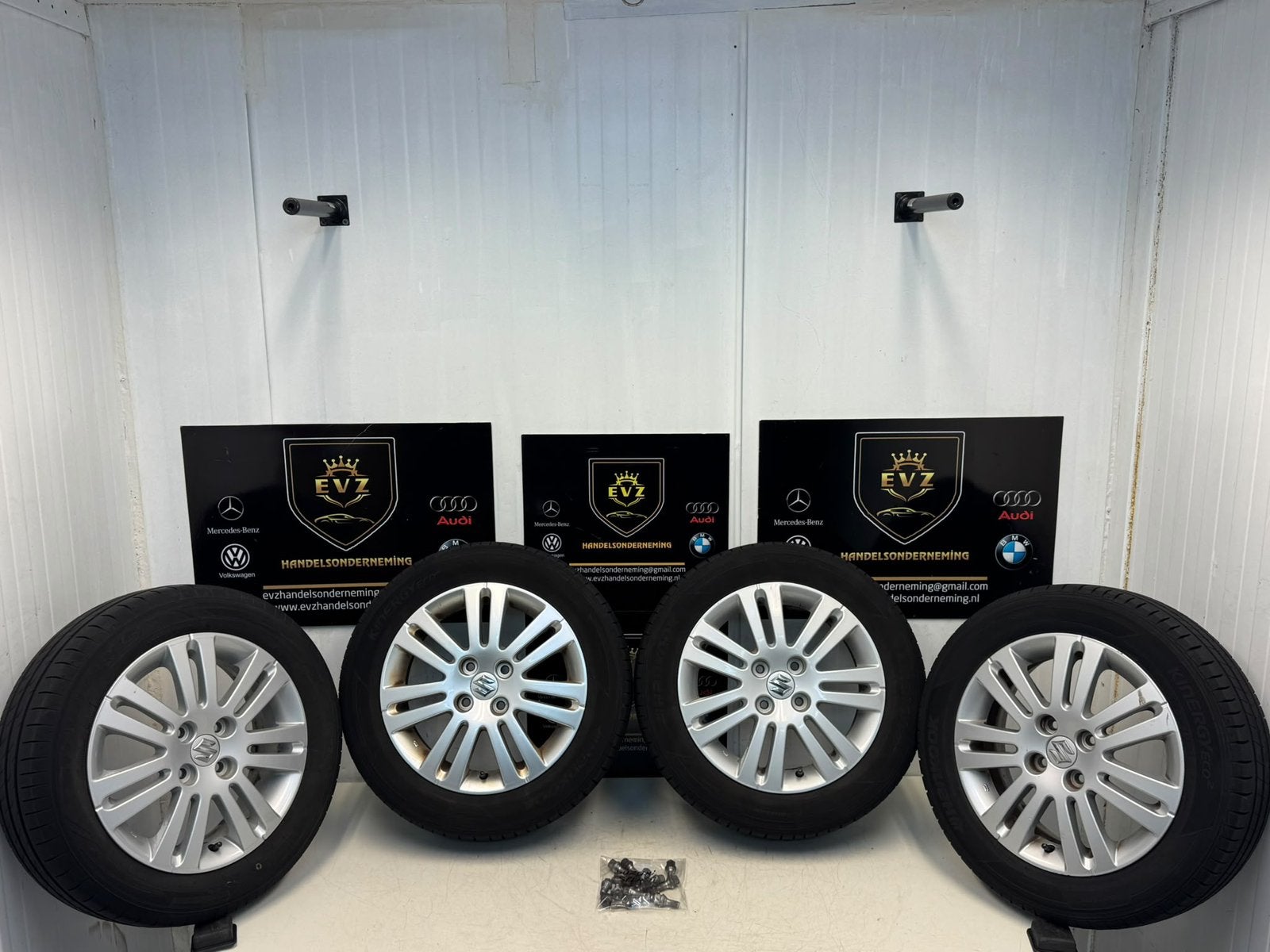 Org. Suzuki Splash bj.2011 velgen set met zomerbanden 4x100, Auto-onderdelen, Gebruikt, 15 inch, Banden en Velgen, EVZ Handelsonderneming