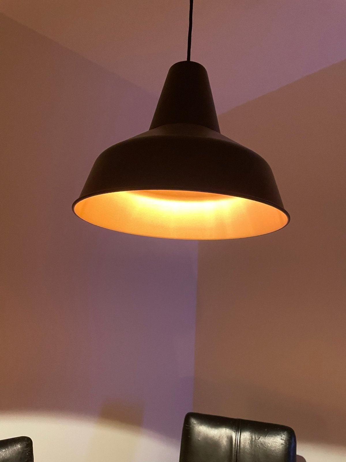 Zwarte industriële hanglamp met bronzen binnenkant, Ophalen, Zo goed als nieuw, Metaal, E27 (groot)