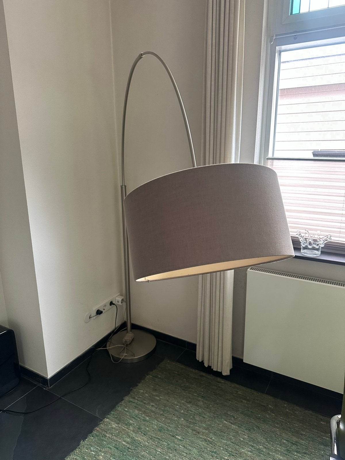 Moderne booglamp met stoffen kap, dimbaar, Huis en Inrichting, Lampen | Vloerlampen, Ophalen, Gebruikt, E27 (groot), Metaal