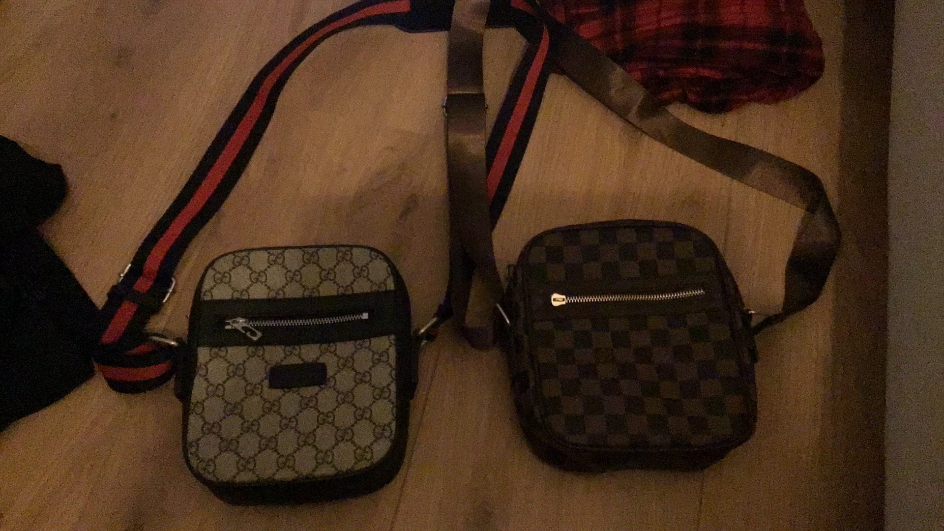 Louis vuitton en gucci tasje, Sieraden, Tassen en Uiterlijk, Tassen | Schoudertassen, Ophalen of Verzenden, Zo goed als nieuw