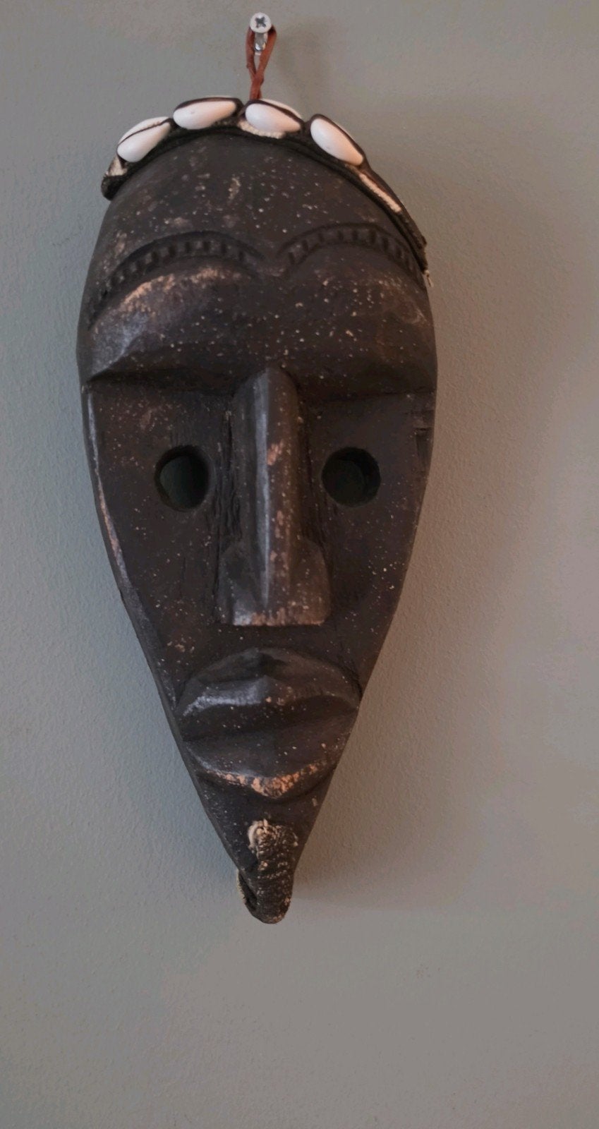 Afrikaans masker houtsnijwerk met schelpen, Hout, Bruin, Masker, Ophalen of Verzenden