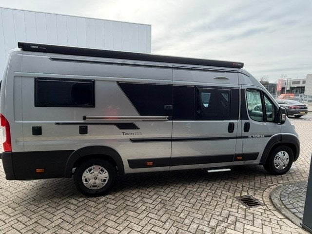 Adria Twin met lengtebedden 21000km!