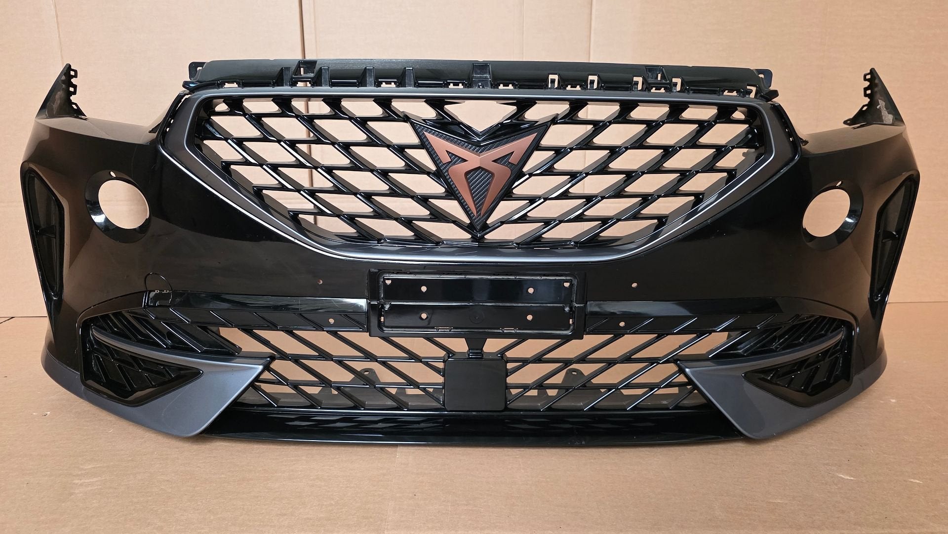 Voorbumper Cupra Formentor Origineel Y9T BUMPER 5FF807221, Gebruikt, -, Ophalen of Verzenden, Bumper