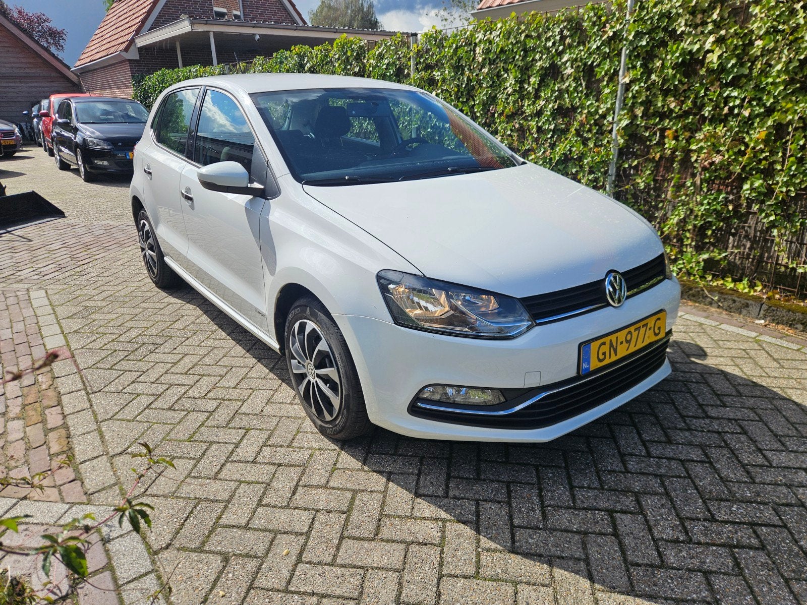 Volkswagen Polo 1.2 TSI 2015 met nieuwe distributieset!!, Auto's, 40 €/maand, Zwart, 4 cilinders, Wit