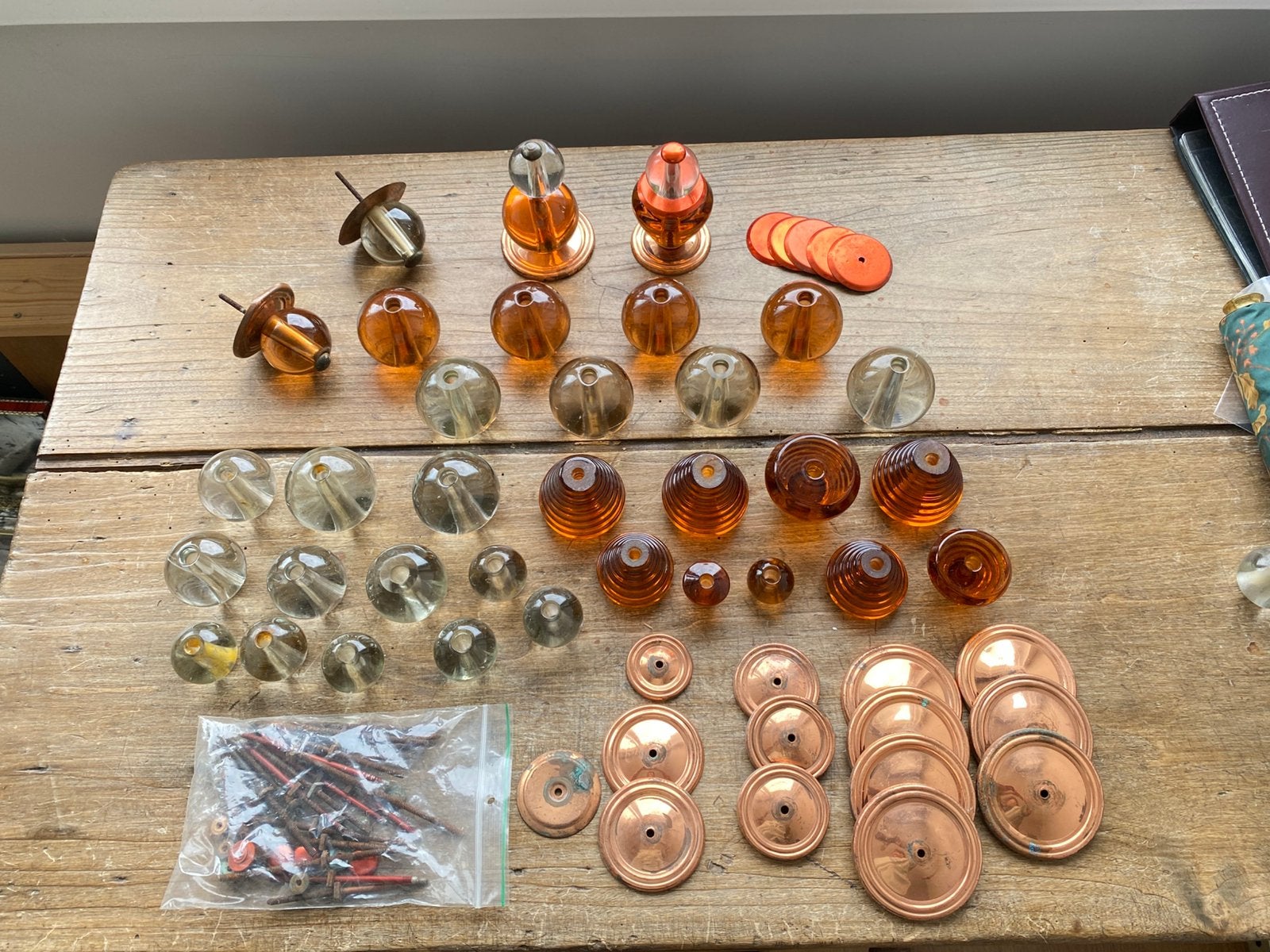 Antieke glazen kastknoppen. Amber en meer. Zie alle foto’s., Antiek en Kunst, Ophalen of Verzenden
