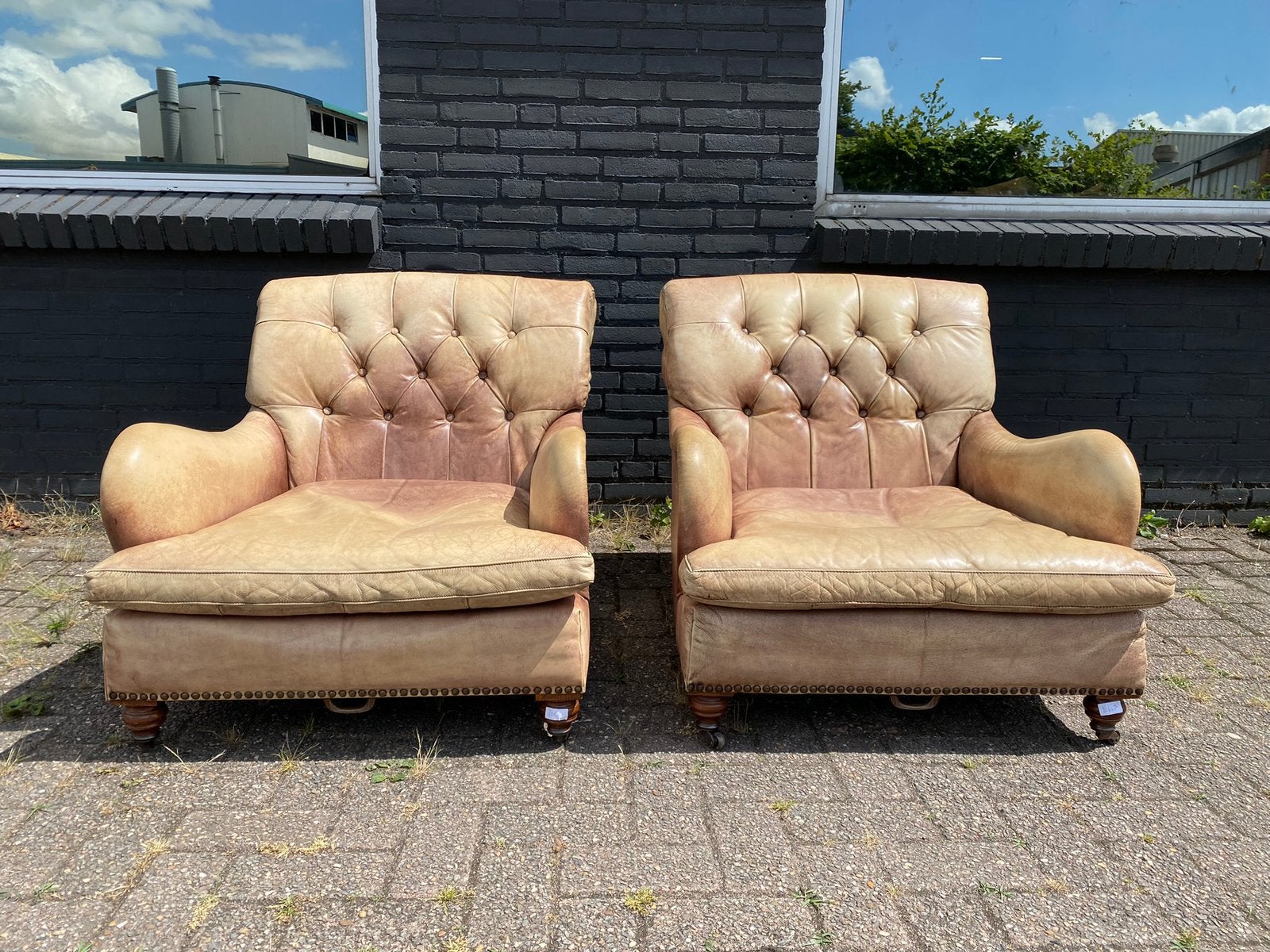 Twee prachtige Chesterfield fauteuils cognac, Huis en Inrichting, Ophalen, Zo goed als nieuw, 75 tot 100 cm, Leer