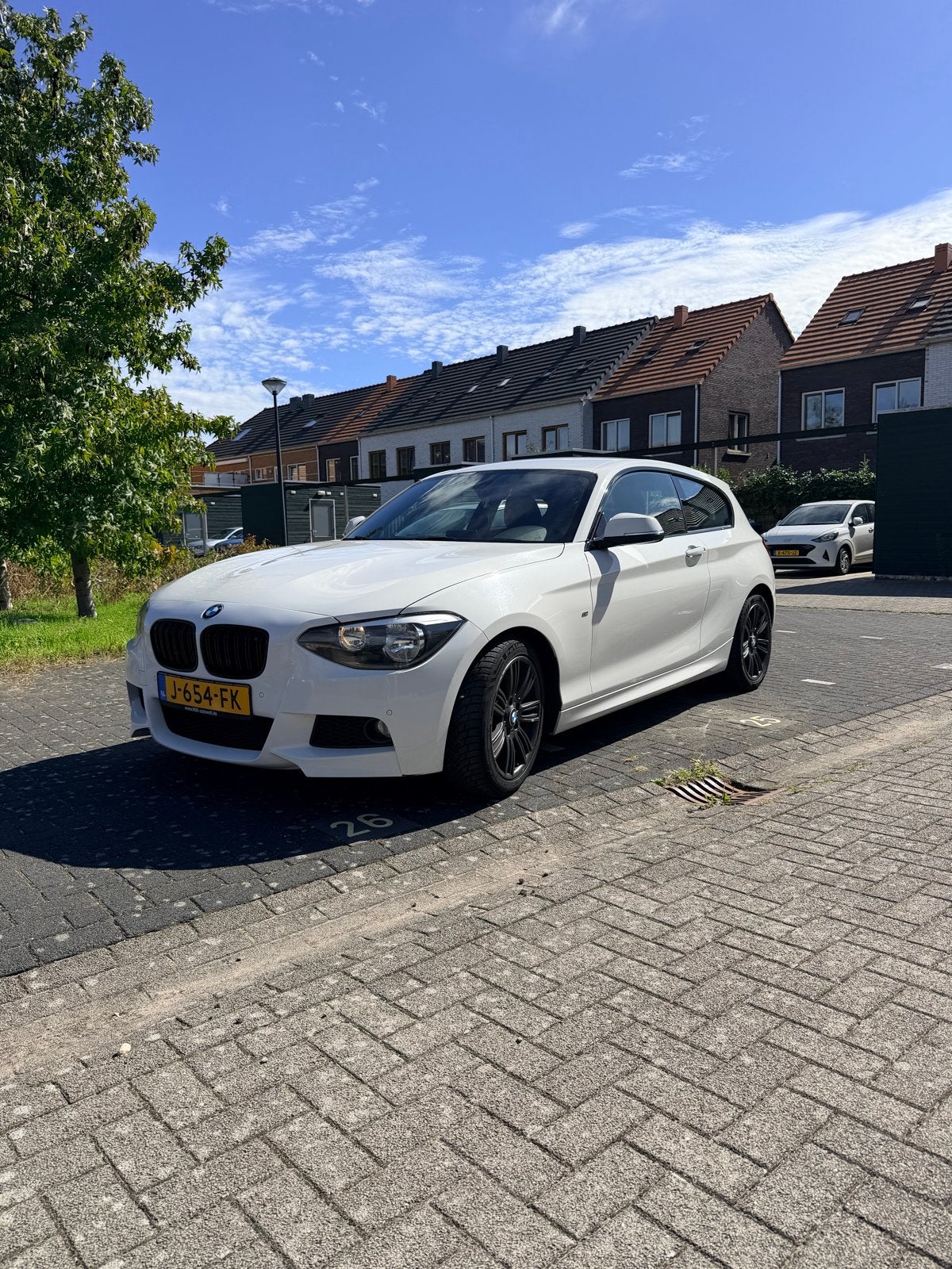 BMW 1-Serie 114i 189pk 2014 Wit M Pakket, Auto's, 1-Serie, Achterwielaandrijving, 4 cilinders, Wit