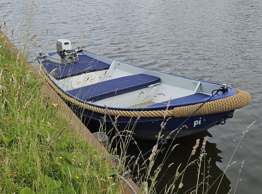 Luxe stalen sloep / stalen vlet met Stille Honda motor