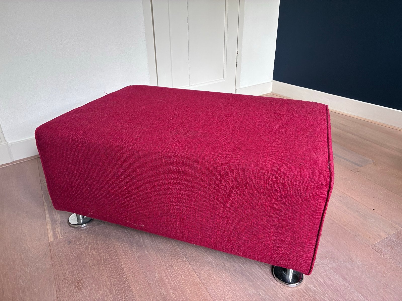 Rode hocker met metalen poten - Gratis af te halen, Huis en Inrichting, Ophalen, Gebruikt, 75 tot 100 cm, Metaal
