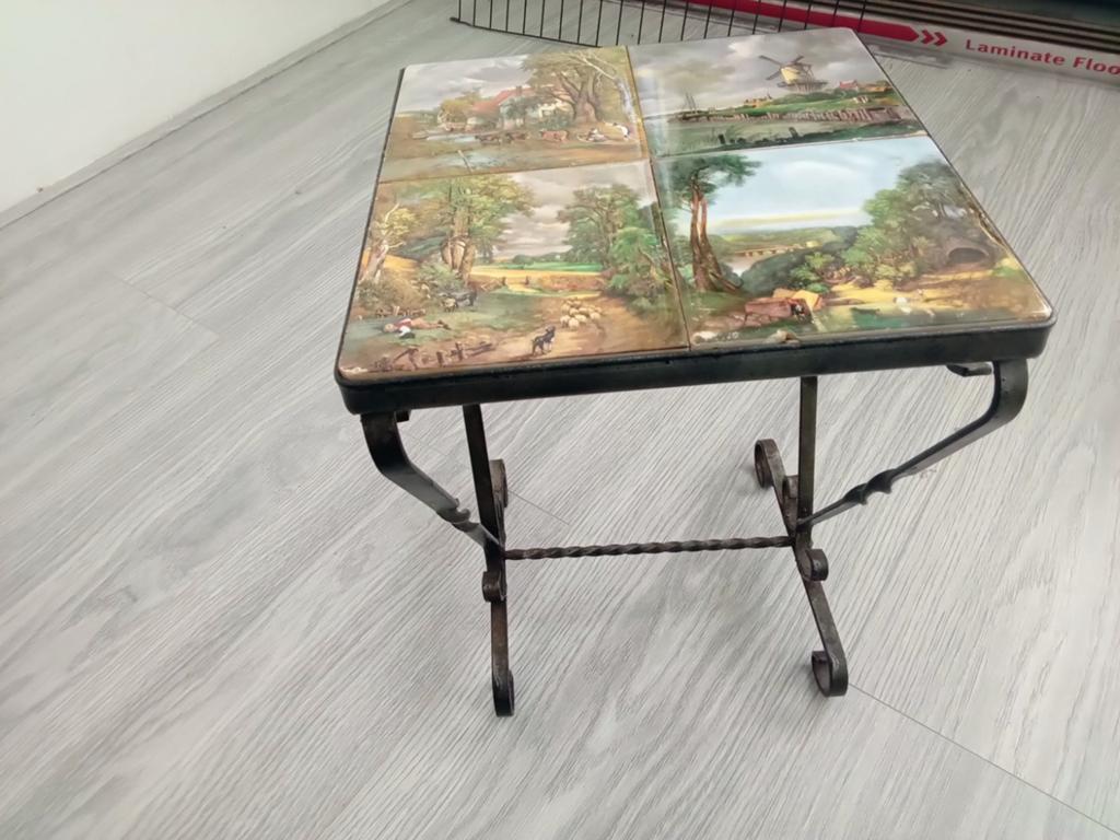 Vintage bijzettafel met tegels - Hollandse taferelen, Antiek en Kunst, Antiek | Meubels | Tafels, Ophalen of Verzenden