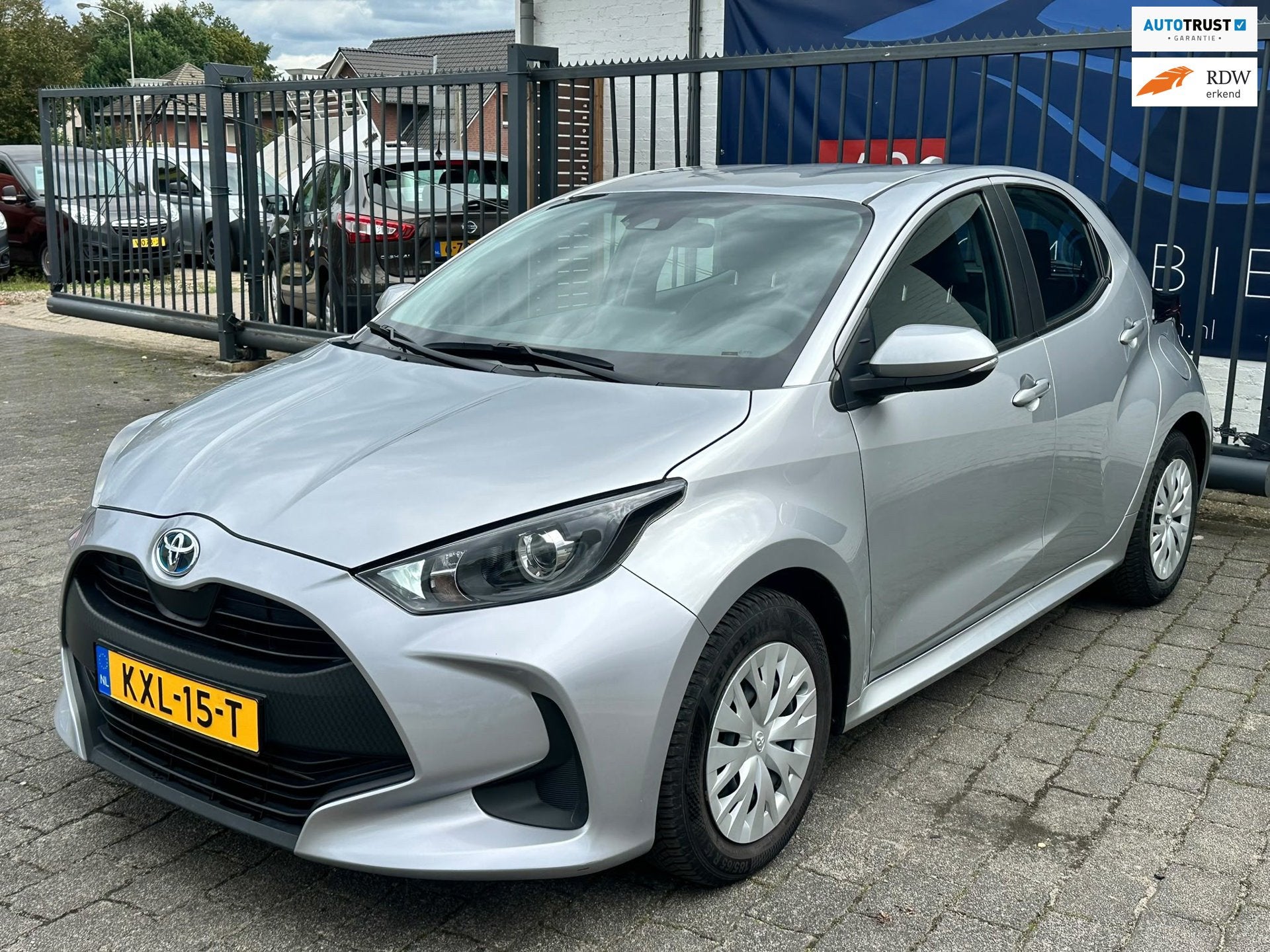 Toyota Yaris 1.5 Hybrid 115 Business / APPLE CARPLAY / CAMER, 450 kg, Gebruikt, Euro 6, 450 kg