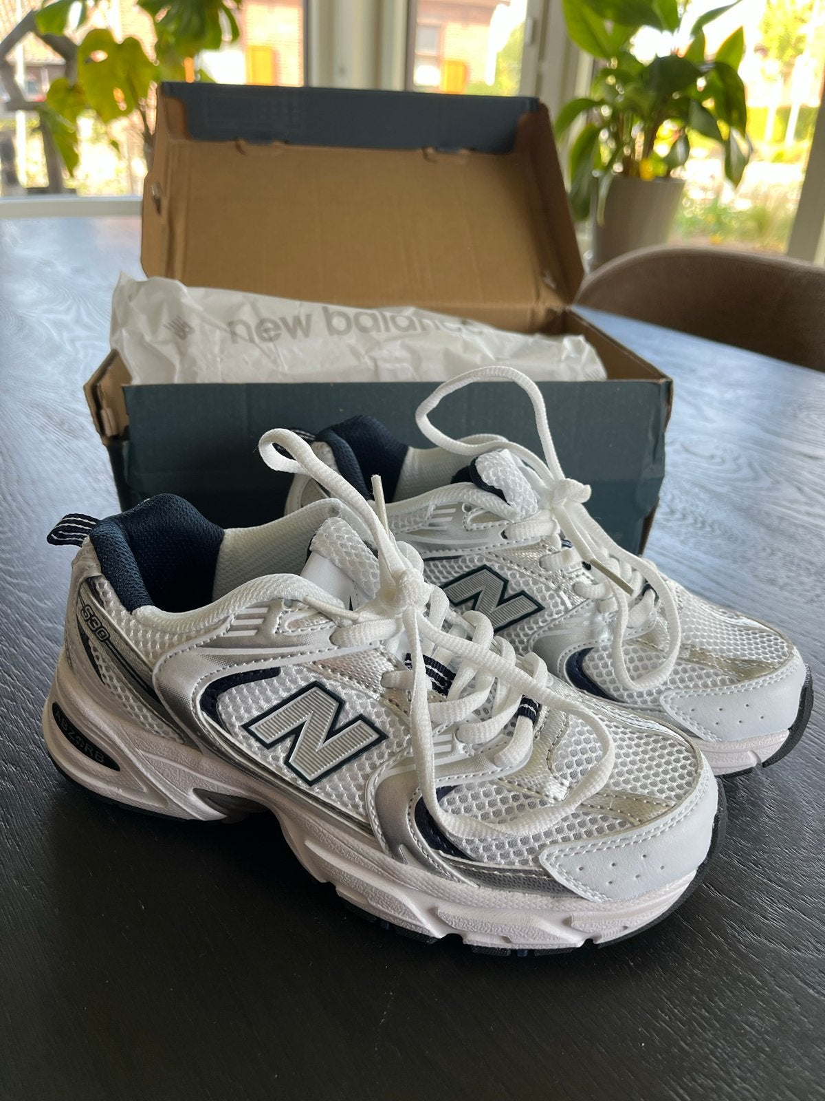 New Balance 530 Sneakers - Wit/Zilver, Kleding | Dames, Wit, Nieuw, Ophalen of Verzenden, Sneakers of Gympen