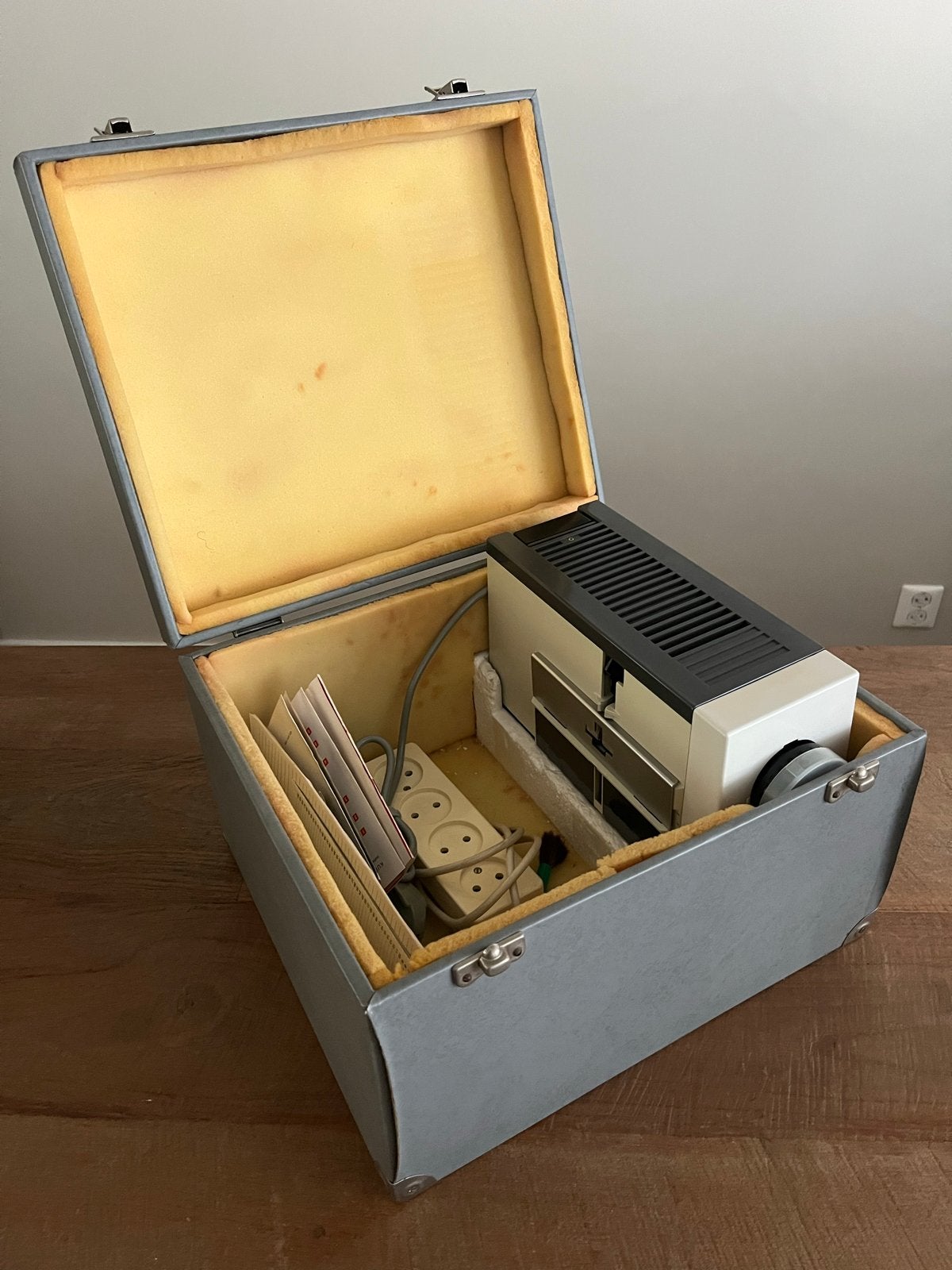Agfa Diamator 100 Dia Projector met nieuwe lamp en handleidi, Ophalen, Gebruikt