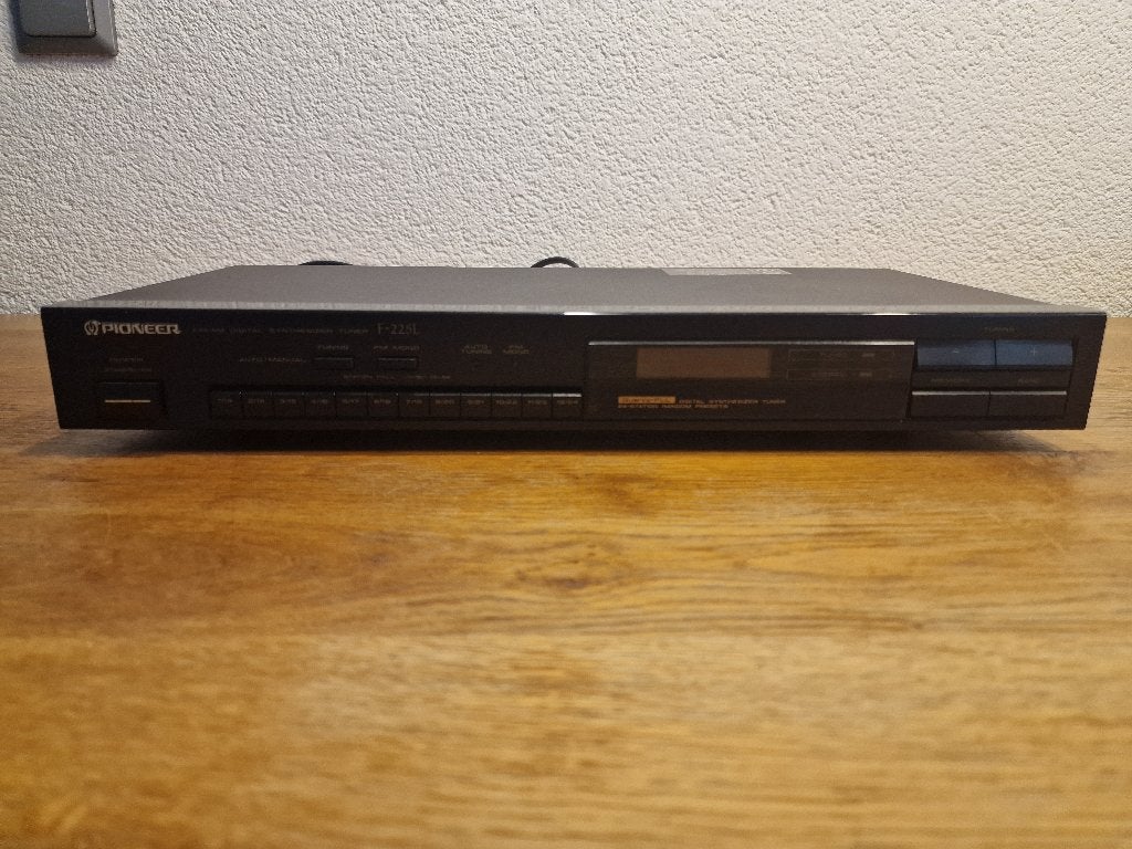 Tuner Pioneer F-225L In Great Condition!, Ophalen of Verzenden, Gebruikt
