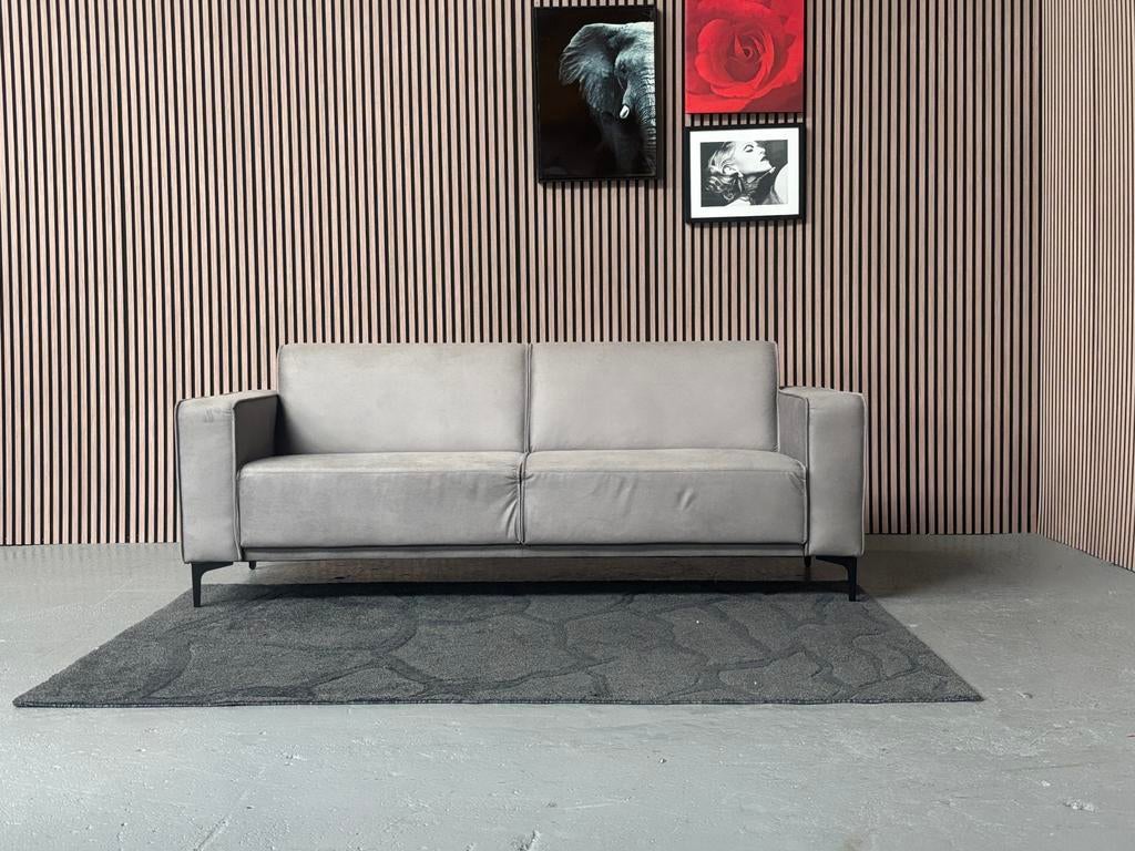 GRATIS LEVERING Suède Driezits Bank Grijs 220x85 SHOWMODEL