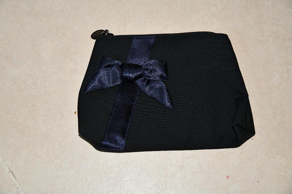 Zwart avondtasje met strik van Lanvin, Sieraden, Tassen en Uiterlijk, Tassen | Damestassen, Nieuw, Avondtasje, Zwart, Ophalen of Verzenden