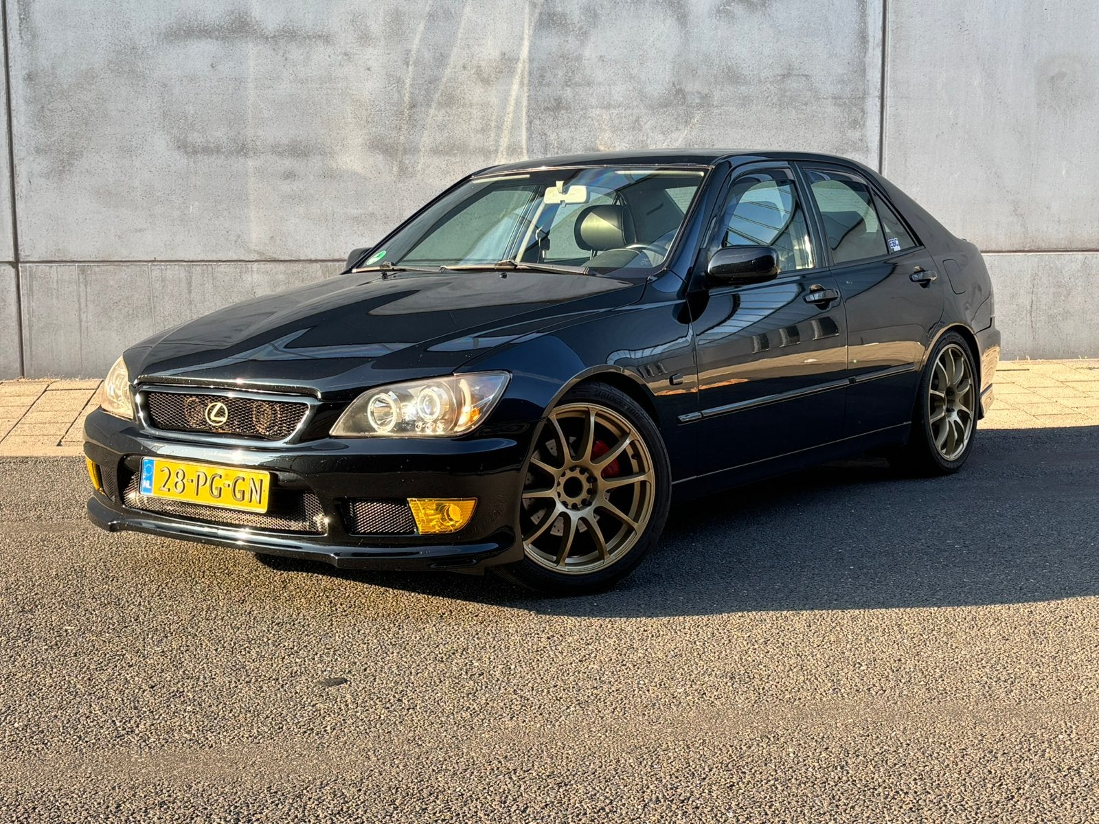 Lexus IS 200 2004 Zwart compressor bussines sport facelift, Auto's, Lexus, Particulier, IS, ABS, Airbags, Airconditioning, Alarm