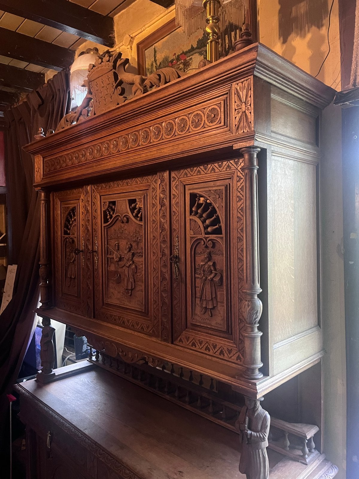Antiek Eiken Dressoir met Rijkelijk Snijwerk, Ophalen