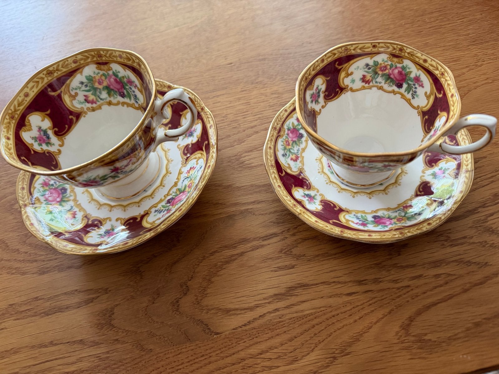 Royal Albert Lady Hamilton kop en schotel set (2 stuks), Verzamelen, Ophalen
