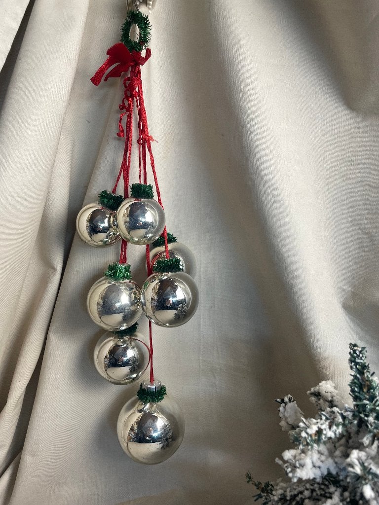 Tros met 7 zilveren glazen kerstballen, Diversen, Ophalen of Verzenden, Gebruikt