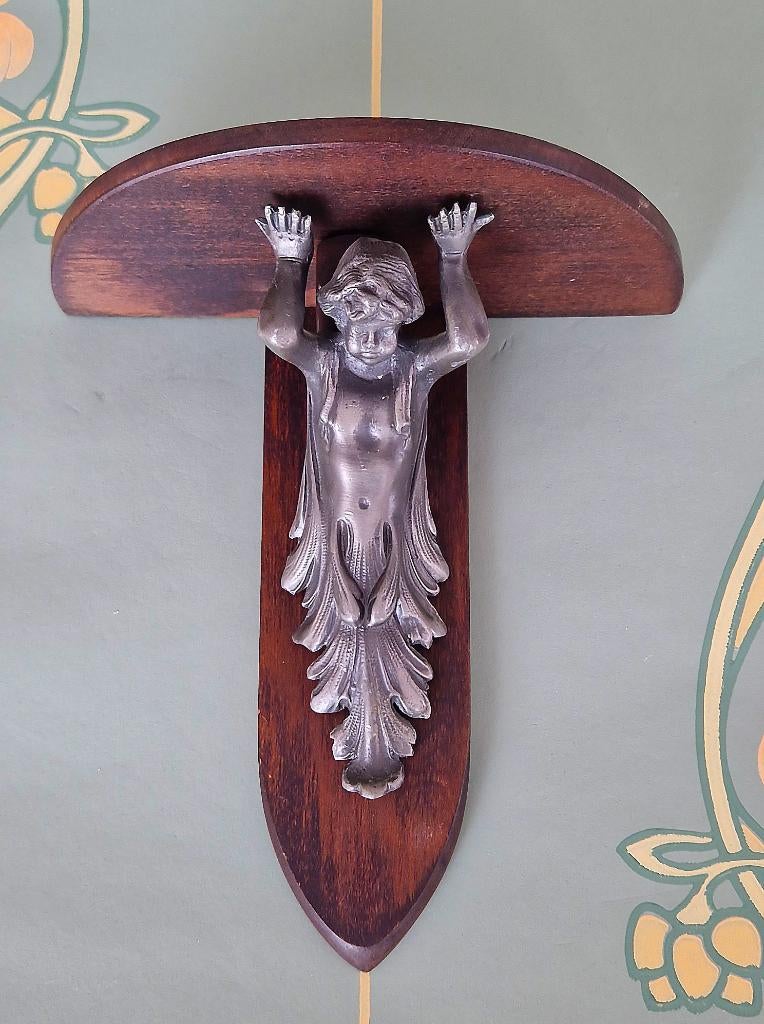 Kleine antieke houten wandconsole met metalen putti, Antiek en Kunst, Ophalen of Verzenden