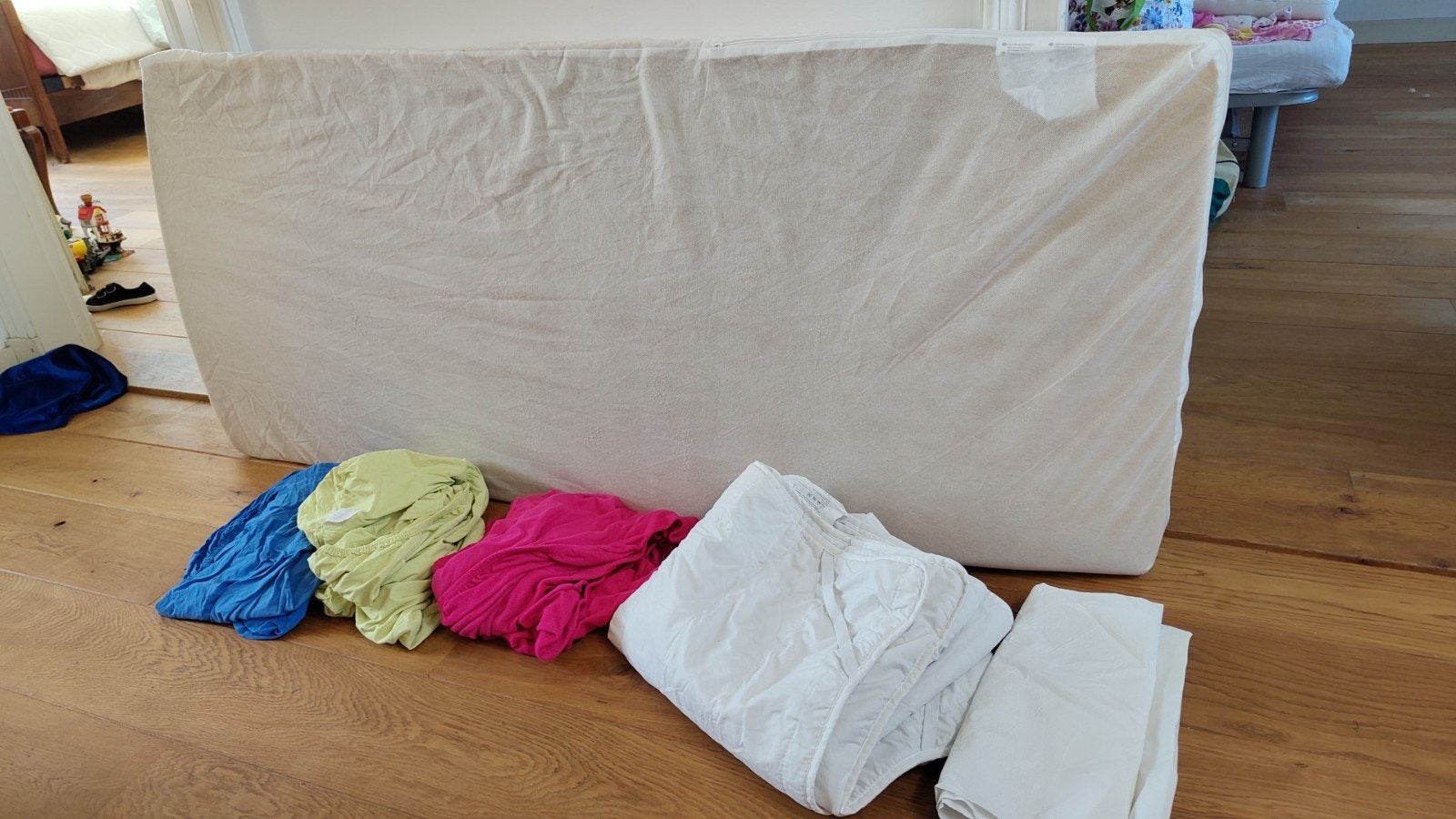 Peutermatras ikea, matrasbescherers, divers kinderbeddengoed, Ophalen, Gebruikt, Jongetje of Meisje, Wit