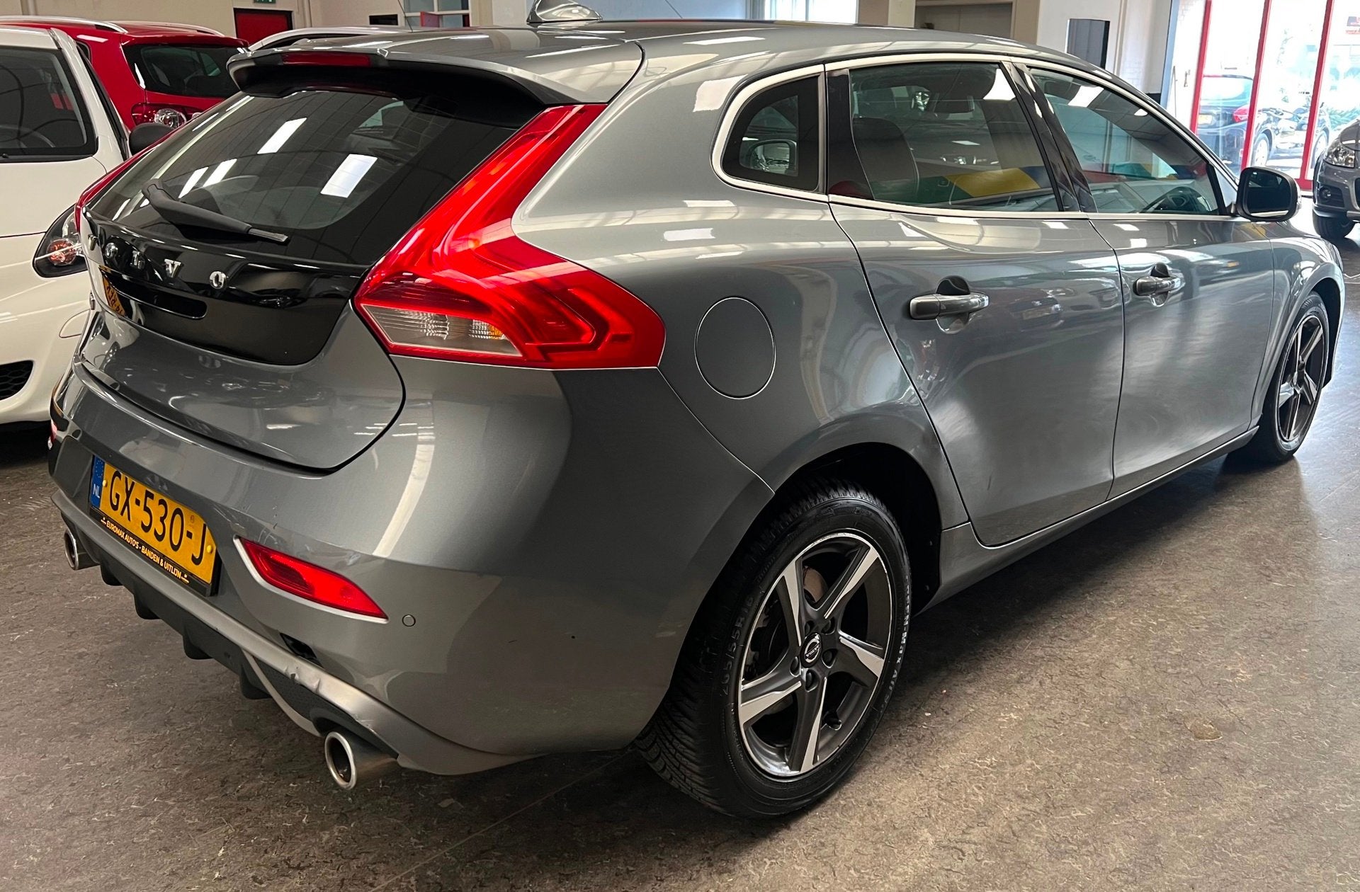 Volvo V40 2.0 D2 R-Design Business - Airco - Cruise - Stoelv, Auto's, Voorwielaandrijving, Gebruikt, 4 cilinders, 1969 cc