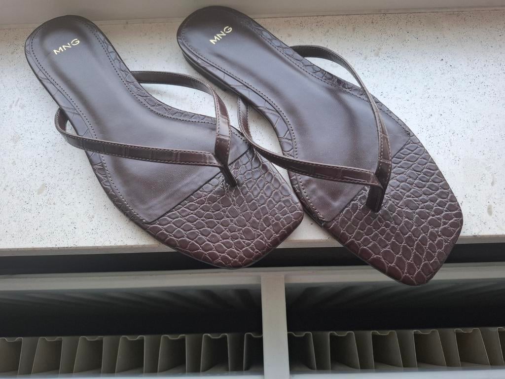 Nieuwe bruine leren slippers Kroco print maat 38 MANGO, Slippers, Mango, Bruin, Verzenden