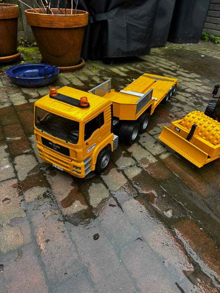 Bruder vrachtwagen en wals, Ophalen, Zo goed als nieuw