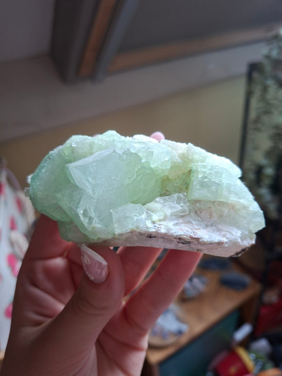 Prachtige groene Apofylliet met Stilbiet mineraal, Verzamelen, Mineralen en Fossielen, Ophalen of Verzenden, Mineraal