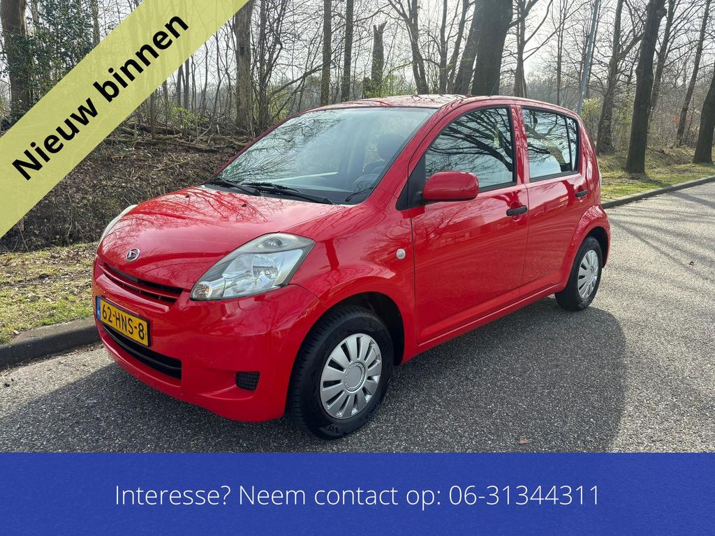 Zeer Nette Daihatsu Sirion 1.0 51KW 2009 Rood Koopje, Voorwielaandrijving, Bedrijf, Handgeschakeld, 865 kg