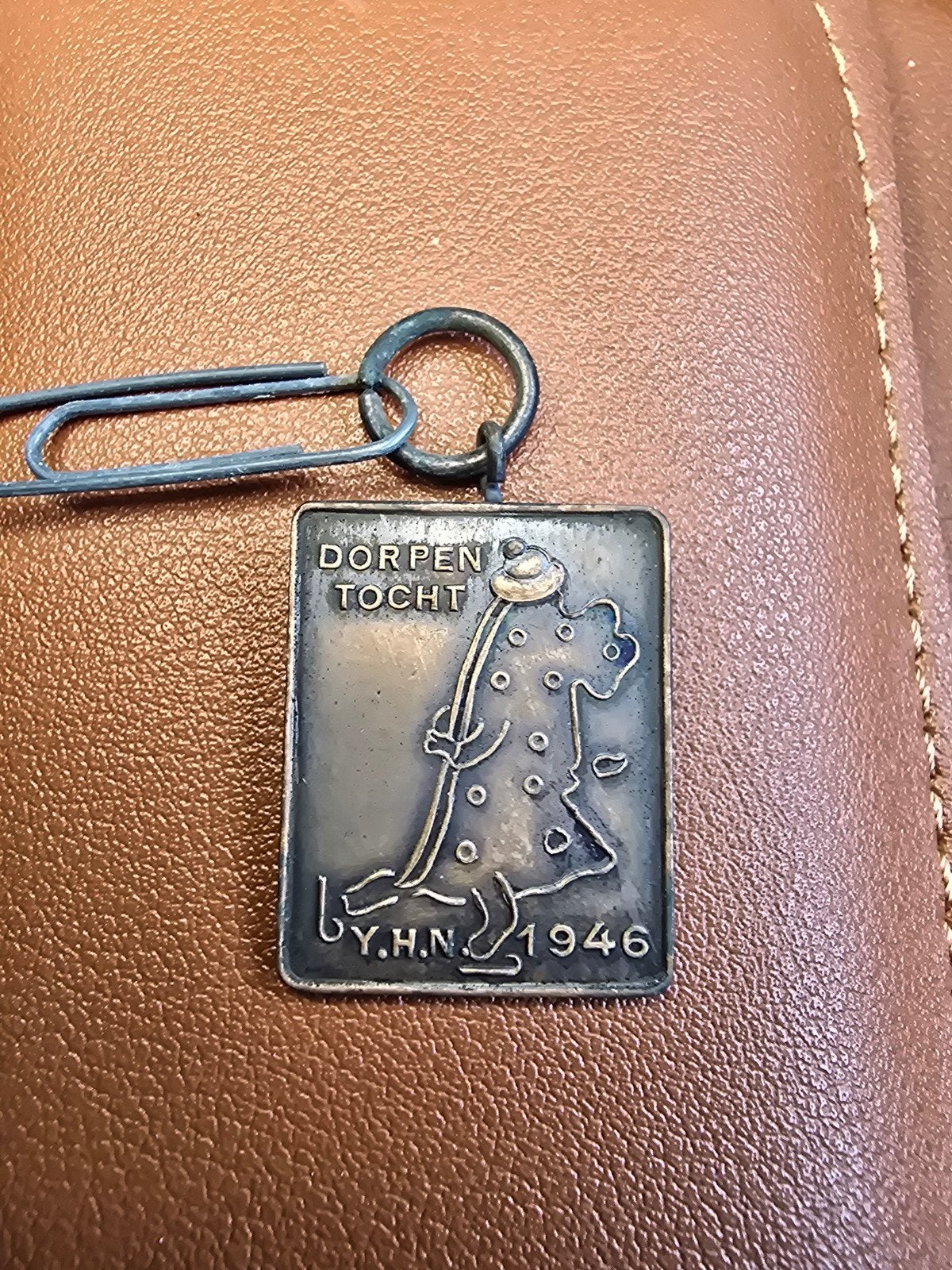 Zeldzame 11e Dorpentocht medaille en kaart 1946, Ophalen of Verzenden, Gebruikt