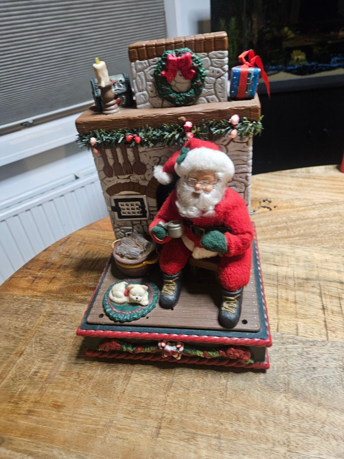 Vintage Kerstman bij Openhaard met Hondje (Decoratie), Diversen, Ophalen of Verzenden