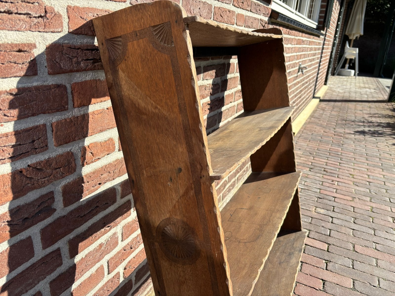 Antieke houten wandplank/boekenrek met houtsnijwerk, Antiek en Kunst, Ophalen