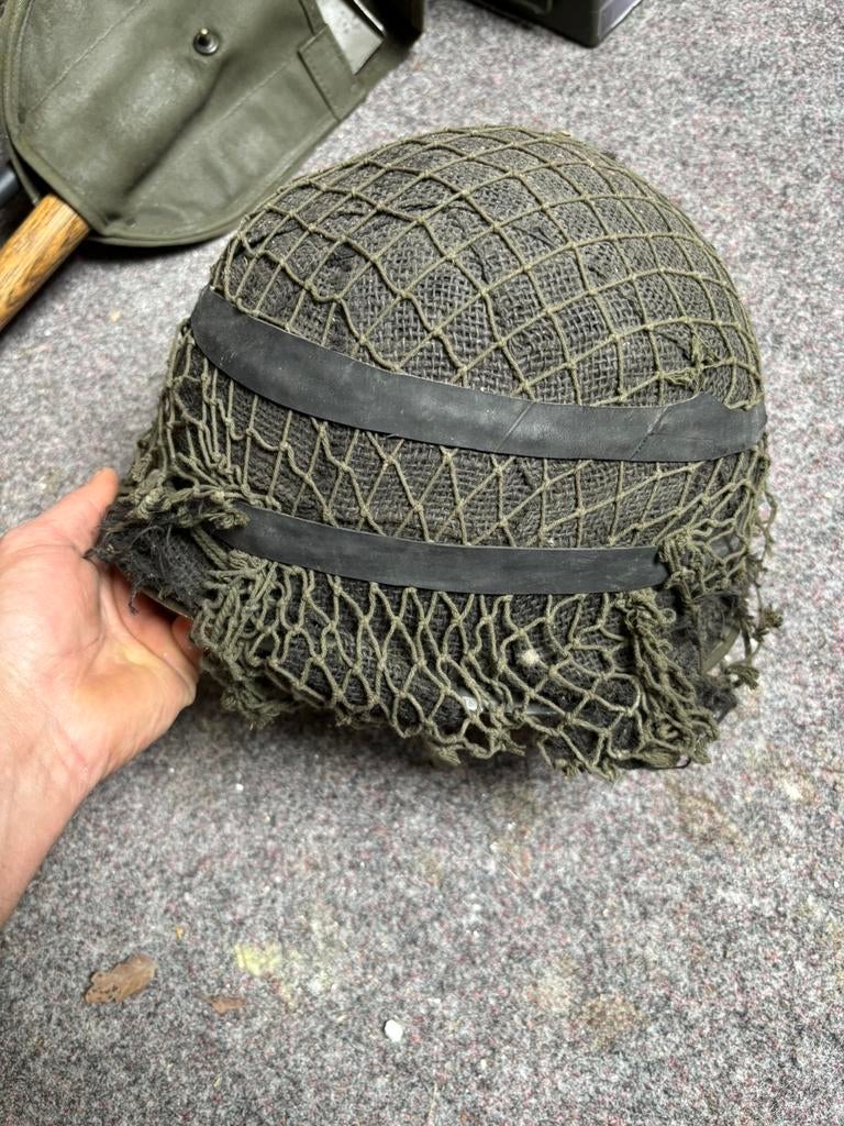 Oude KL dienst helm, Verzamelen, Militaria | Algemeen, Ophalen of Verzenden, Landmacht, Nederland, Helm of Baret