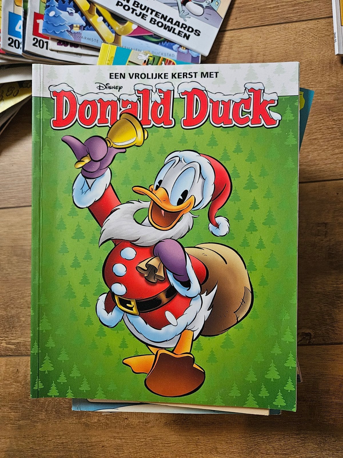 Donald duck extra Donald duck boeken en vakantie boeken, Meerdere comics, Ophalen of Verzenden, Gelezen, Europa